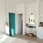 Plaka Beachfront Suites At Kalais - Stunning Sea & Sunset Views, Free Beach Chairs, Bus Stop Outside, 12 Min From Naxos Town * Pláka