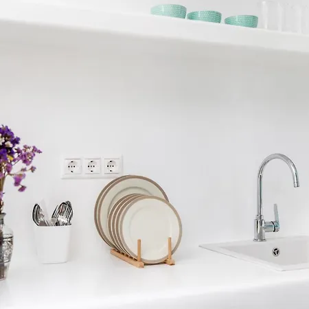 Beachfront Private At Kalais - Stunning Sea & Sunset Views, Bus Stop Outside, Easy Naxos Town Access, Free Chairs Appartamento