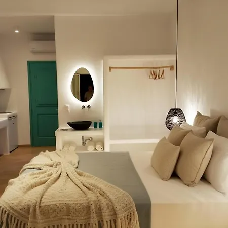 Kalais Beachfront Private Suites - Stunning Sea & Sunset Views, Bus Stop Outside, Easy Naxos Town Access, Free Beach Chairs 아파트