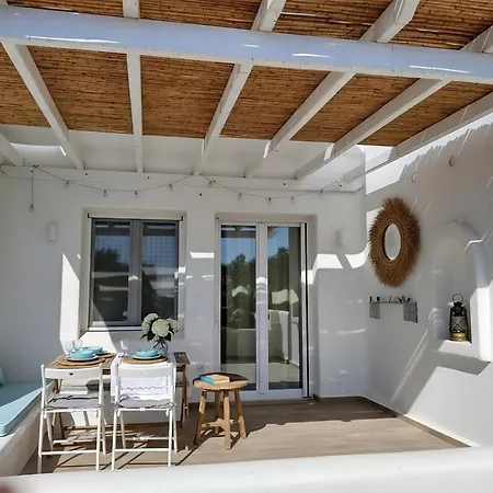 아파트 Kalais Beachfront Private Suites - Stunning Sea & Sunset Views, Bus Stop Outside, Easy Naxos Town Access, Free Beach Chairs *