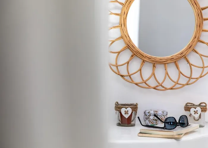 아파트 Kalais Beachfront Private Suites - Stunning Sea & Sunset Views, Bus Stop Outside, Easy Naxos Town Access, Free Beach Chairs *