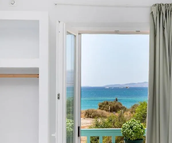 Апартаменты Beachfront Private At Kalais - Stunning Sea & Sunset Views, Bus Stop Outside, Easy Naxos Town Access, Free Chairs Плака