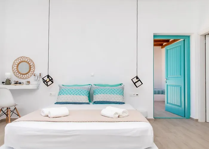 아파트 Kalais Beachfront Private Suites - Stunning Sea & Sunset Views, Bus Stop Outside, Easy Naxos Town Access, Free Beach Chairs *