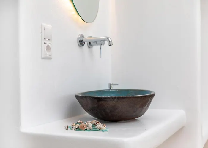 아파트 Kalais Beachfront Private Suites - Stunning Sea & Sunset Views, Bus Stop Outside, Easy Naxos Town Access, Free Beach Chairs