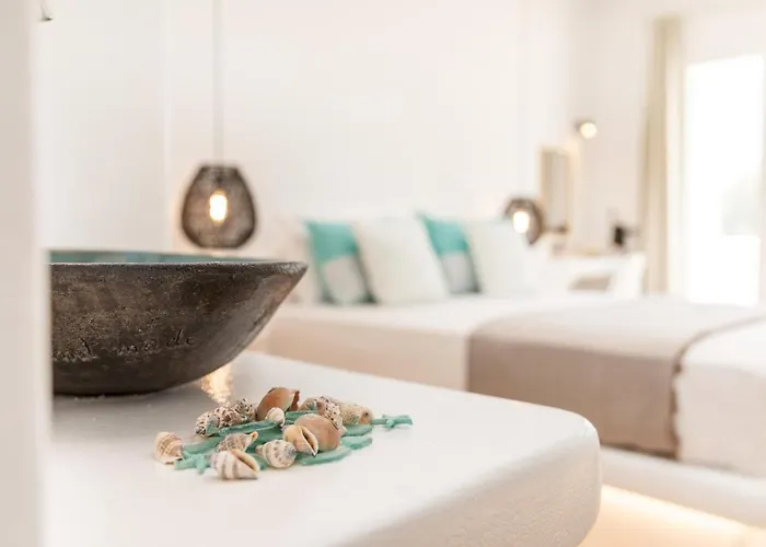 아파트 Kalais Beachfront Private Suites - Stunning Sea & Sunset Views, Bus Stop Outside, Easy Naxos Town Access, Free Beach Chairs Pláka