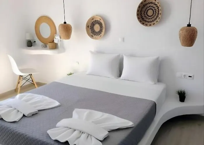 아파트 Kalais Beachfront Private Suites - Stunning Sea & Sunset Views, Bus Stop Outside, Easy Naxos Town Access, Free Beach Chairs *