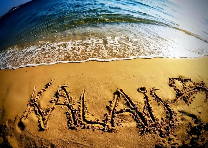 Апартаменты Beachfront Private At Kalais - Stunning Sea & Sunset Views, Bus Stop Outside, Easy Naxos Town Access, Free Chairs *