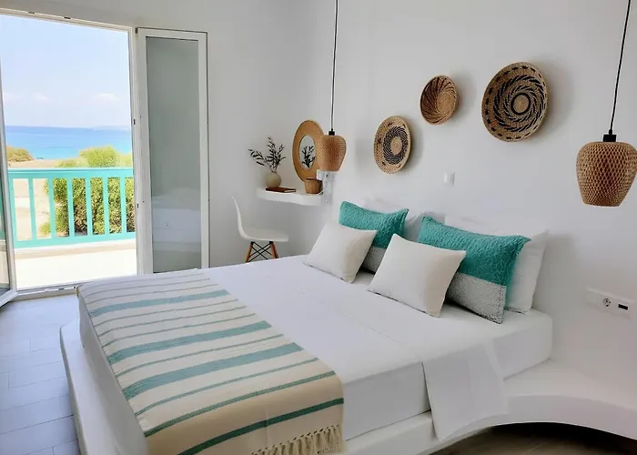 Kalais Beachfront Private Suites - Stunning Sea & Sunset Views, Bus Stop Outside, Easy Naxos Town Access, Free Beach Chairs 아파트 *