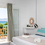 Kalais Beachfront Private Suites - Stunning Sea & Sunset Views, Bus Stop Outside, 12-Minute Drive From Naxos Town, Free Beach Chairs Apartment *