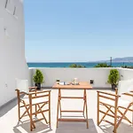 Kalais Beachfront Private Suites - Stunning Sea & Sunset Views, Bus Stop Outside, 12-Minute Drive From Naxos Town, Free Beach Chairs * Pláka