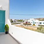 Kalais Beachfront Private Suites - Stunning Sea & Sunset Views, Bus Stop Outside, 12-Minute Drive From Naxos Town, Free Beach Chairs דירה Pláka