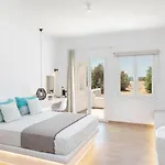 Kalais Beachfront Private Suites - Stunning Sea & Sunset Views, Bus Stop Outside, 12-Minute Drive From Naxos Town, Free Beach Chairs Lägenhet Pláka