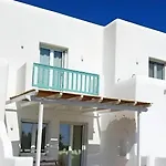 דירה Kalais Beachfront Private Suites - Stunning Sea & Sunset Views, Bus Stop Outside, 12-Minute Drive From Naxos Town, Free Beach Chairs *