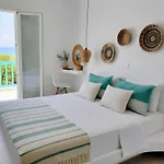 Kalais Beachfront Private Suites - Stunning Sea & Sunset Views, Bus Stop Outside, 12-Minute Drive From Naxos Town, Free Beach Chairs Lägenhet *