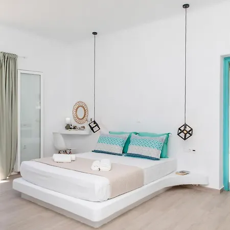 Plaka Beachfront Suites At Kalais - Stunning Sea & Sunset Views, Free Beach Chairs, Bus Stop Outside, 12 Min From Naxos Town *
