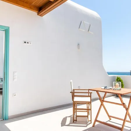 דירה Kalais Beachfront Suites - Stunning Sea & Sunset Views, Free Beach Chairs, Bus Stop Outside, 12 Min From Naxos Town *