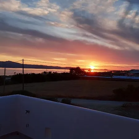 Kalais Beachfront - Stunning Sea & Sunset Views, Free Chairs, Bus Stop Outside, 12 Min From Naxos Town, 200 Mbps Wifi *
