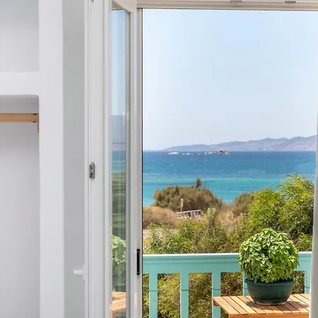 Kalais Beachfront - Stunning Sea & Sunset Views, Free Chairs, Bus Stop Outside, 12 Min From Naxos Town, 200 Mbps Wifi 아파트 Pláka
