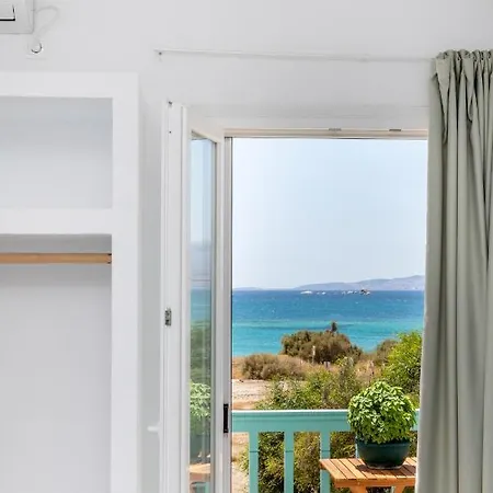 דירה Kalais Beachfront Suites - Stunning Sea & Sunset Views, Free Beach Chairs, Bus Stop Outside, 12 Min From Naxos Town Pláka