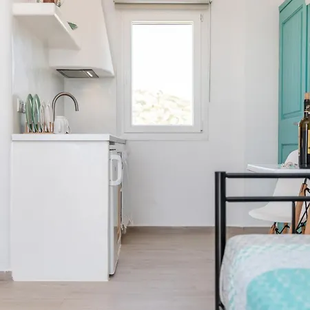Plaka Beachfront Suites At Kalais - Stunning Sea & Sunset Views, Free Beach Chairs, Bus Stop Outside, 12 Min From Naxos Town *
