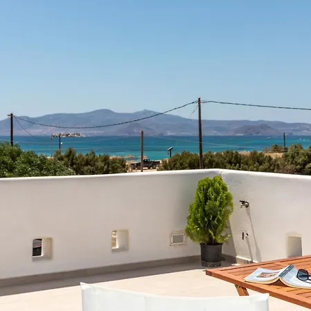 דירה Kalais Beachfront Suites - Stunning Sea & Sunset Views, Free Beach Chairs, Bus Stop Outside, 12 Min From Naxos Town *