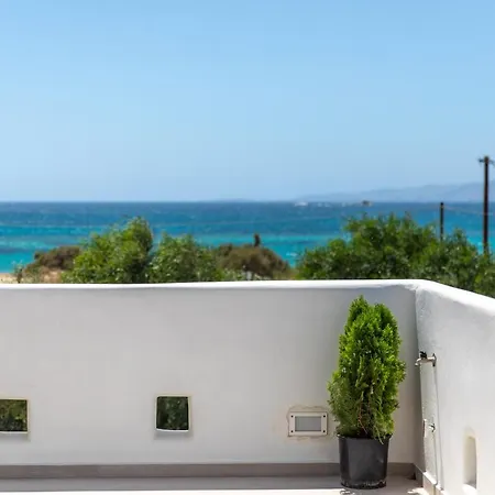 Kalais Beachfront Suites - Stunning Sea & Sunset Views, Free Beach Chairs, Bus Stop Outside, 12 Min From Naxos Town דירה