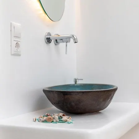 Apartman Beachfront Private At Kalais - Stunning Sea & Sunset Views, Bus Stop Outside, Easy Naxos Town Access, Free Chairs