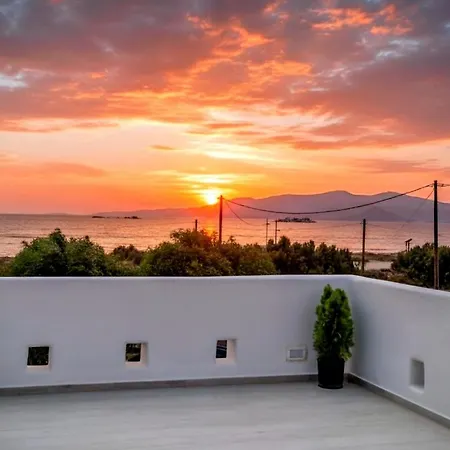 Kalais Beachfront Private Suites - Stunning Sea & Sunset Views, Bus Stop Outside, 12-Minute Drive From Naxos Town, Free Beach Chairs Apartment *