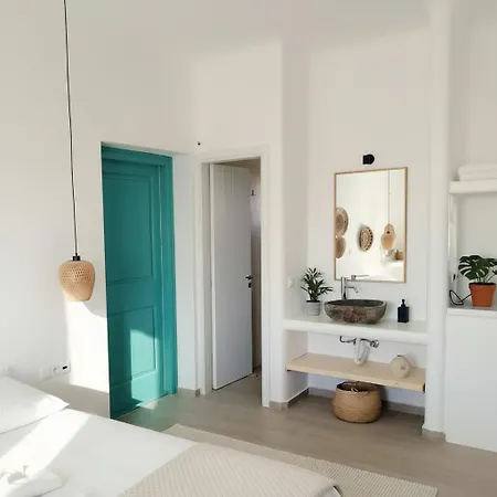 Kalais Beachfront - Stunning Sea & Sunset Views, Free Chairs, Bus Stop Outside, 12 Min From Naxos Town, 200 Mbps Wifi * Pláka