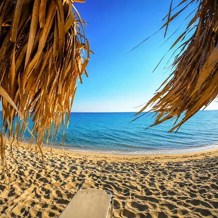 Apartment Kalais Beachfront - Stunning Sea & Sunset Views, Free Chairs, Bus Stop Outside, 12 Min From Naxos Town, 200 Mbps Wifi *