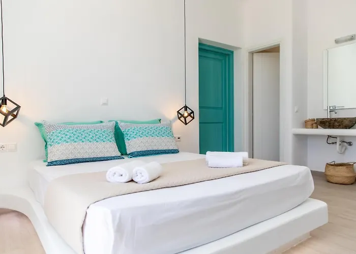 Kalais Beachfront Private Suites - Stunning Sea & Sunset Views, Bus Stop Outside, 12-Minute Drive From Naxos Town, Free Beach Chairs - Escape To Elysium Апартаменты *