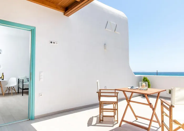 Апартаменты Kalais Beachfront Private Suites - Stunning Sea & Sunset Views, Bus Stop Outside, 12-Minute Drive From Naxos Town, Free Beach Chairs - Escape To Elysium *