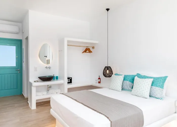 Kalais Beachfront Private Suites - Stunning Sea & Sunset Views, Bus Stop Outside, Easy Naxos Town Access, Free Beach Chairs