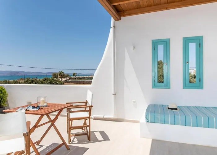 Апартаменты Kalais Beachfront Private Suites - Stunning Sea & Sunset Views, Bus Stop Outside, 12-Minute Drive From Naxos Town, Free Beach Chairs - Escape To Elysium Плака