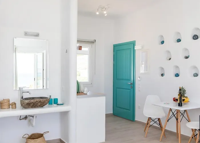 Kalais Beachfront Private Suites - Stunning Sea & Sunset Views, Bus Stop Outside, 12-Minute Drive From Naxos Town, Free Beach Chairs - Escape To Elysium Плака