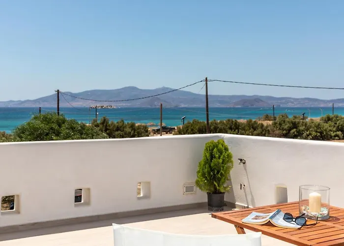Апартаменты Kalais Beachfront Private Suites - Stunning Sea & Sunset Views, Bus Stop Outside, 12-Minute Drive From Naxos Town, Free Beach Chairs - Escape To Elysium *
