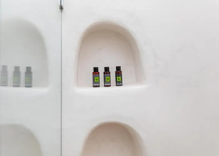 Апартаменты Kalais Beachfront Private Suites - Stunning Sea & Sunset Views, Bus Stop Outside, 12-Minute Drive From Naxos Town, Free Beach Chairs - Escape To Elysium Плака