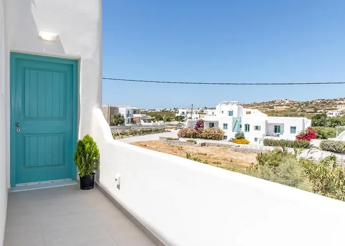 Kalais Beachfront Private Suites - Stunning Sea & Sunset Views, Bus Stop Outside, Easy Naxos Town Access, Free Beach Chairs Daire Pláka