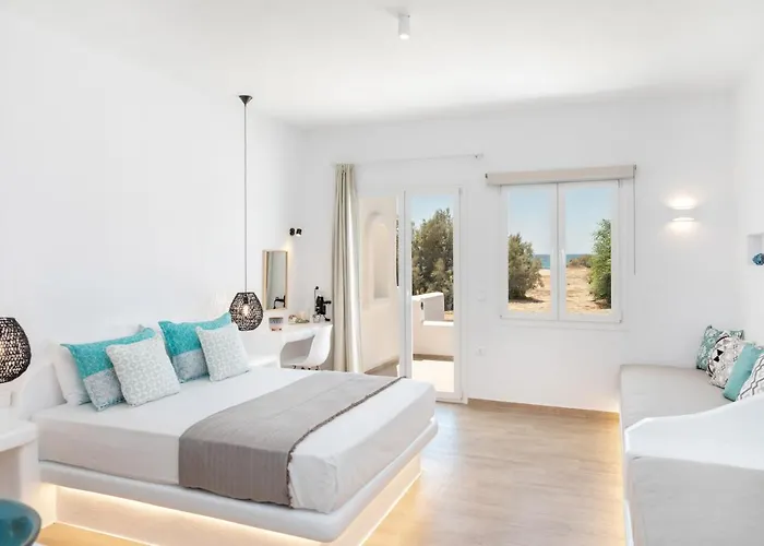 Kalais Beachfront Private Suites - Stunning Sea & Sunset Views, Bus Stop Outside, Easy Naxos Town Access, Free Beach Chairs Daire Pláka