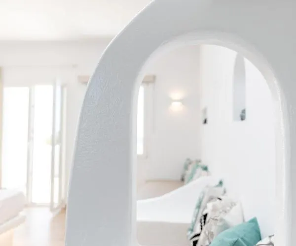 Kalais Beachfront Private Suites - Stunning Sea & Sunset Views, Bus Stop Outside, Easy Naxos Town Access, Free Beach Chairs *