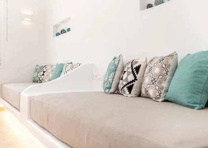 Kalais Beachfront Private Suites - Stunning Sea & Sunset Views, Bus Stop Outside, Easy Naxos Town Access, Free Beach Chairs Daire Pláka