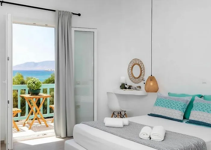 Апартаменты Kalais Beachfront Private Suites - Stunning Sea & Sunset Views, Bus Stop Outside, 12-Minute Drive From Naxos Town, Free Beach Chairs - Escape To Elysium Плака