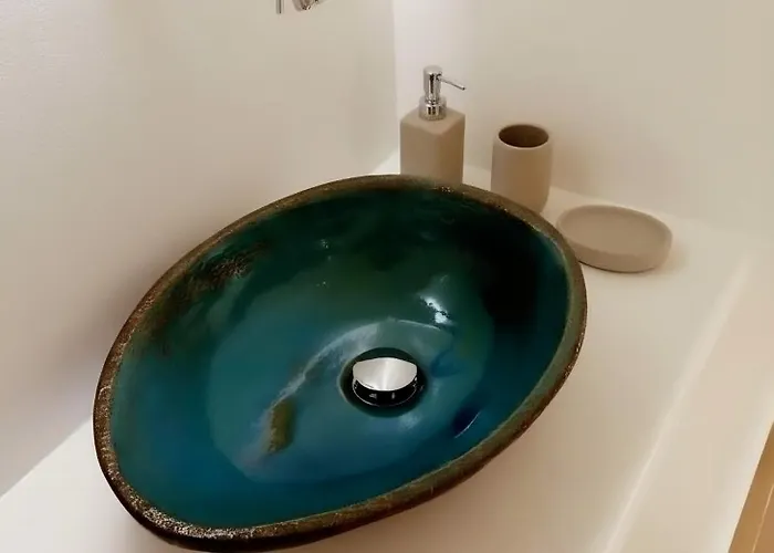 Апартаменты Kalais Beachfront Private Suites - Stunning Sea & Sunset Views, Bus Stop Outside, 12-Minute Drive From Naxos Town, Free Beach Chairs - Escape To Elysium Плака